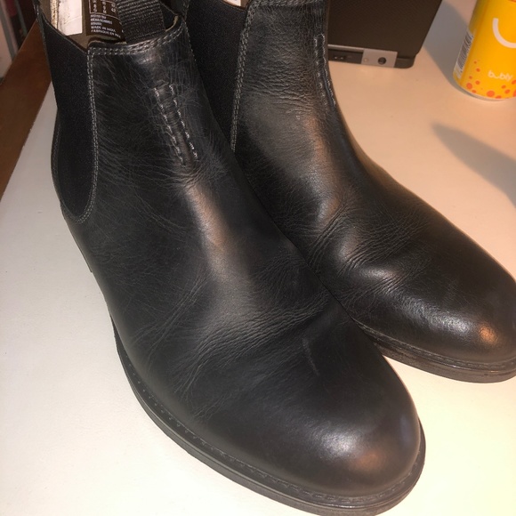 clarks hinman chelsea boots